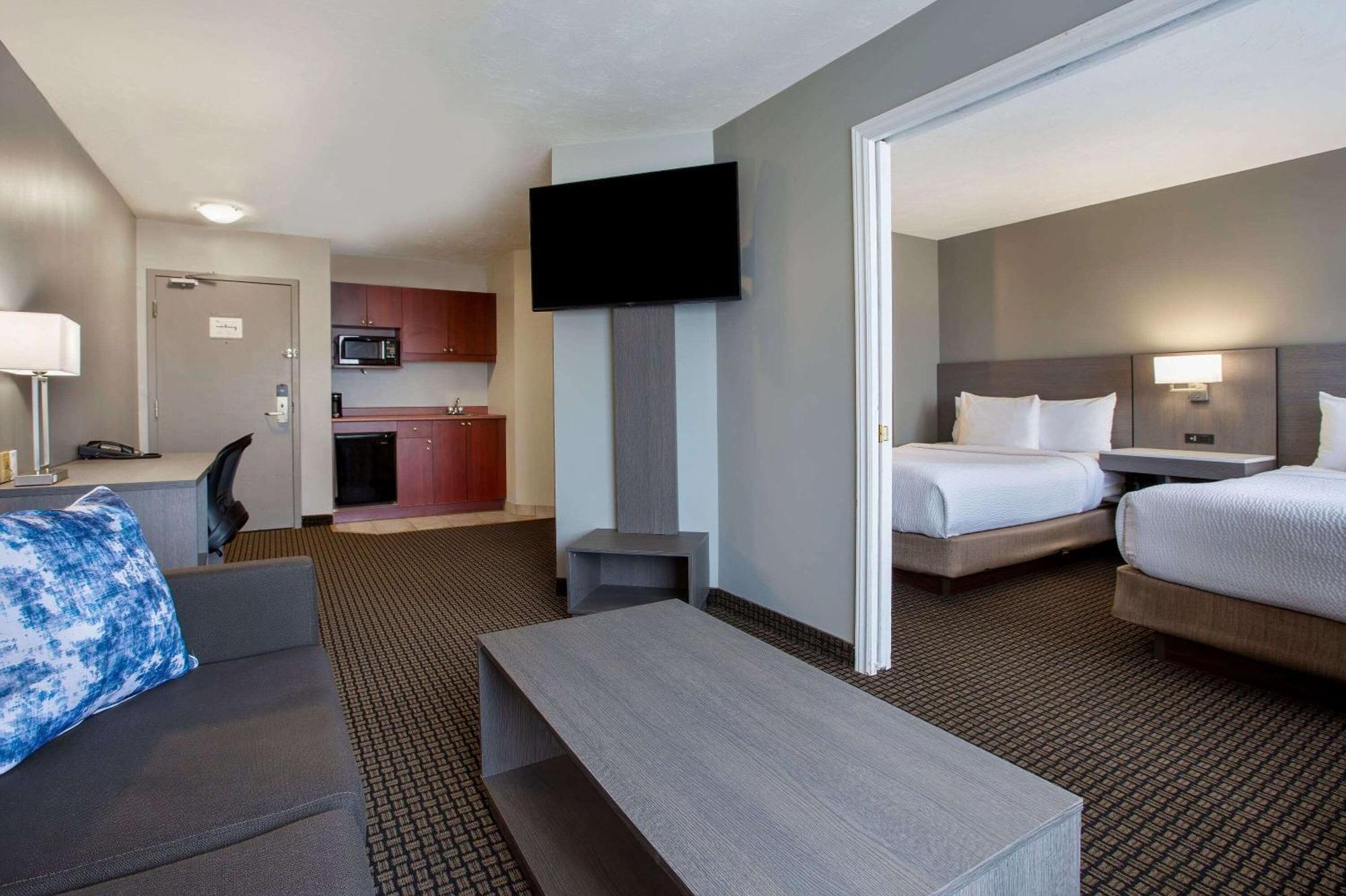 Days Inn & Suites By Wyndham Moncton Exteriér fotografie