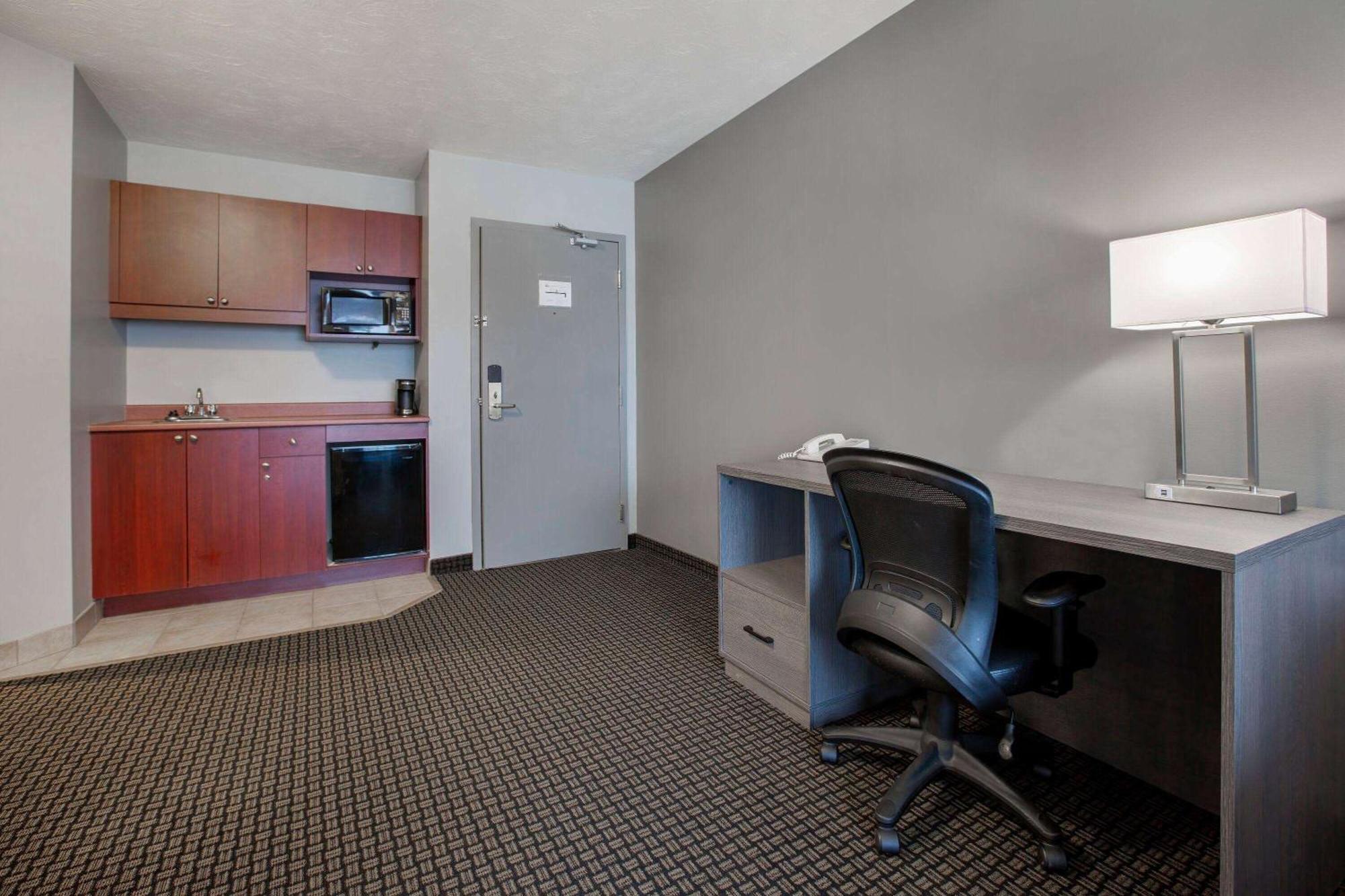 Days Inn & Suites By Wyndham Moncton Exteriér fotografie