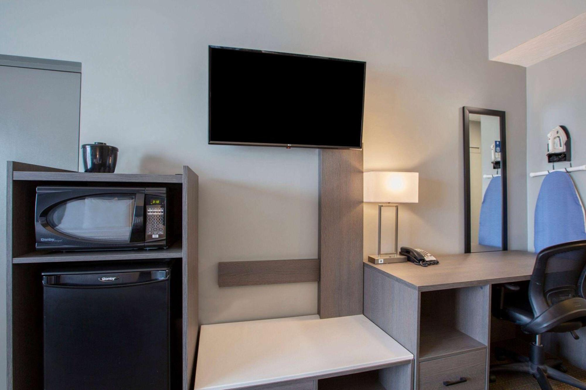 Days Inn & Suites By Wyndham Moncton Exteriér fotografie