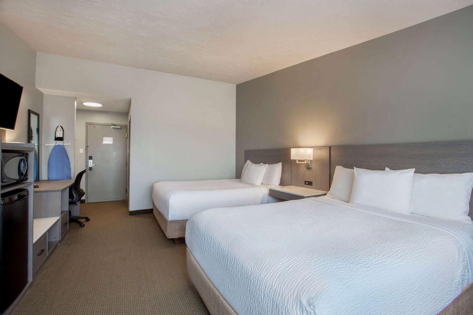 Days Inn & Suites By Wyndham Moncton Exteriér fotografie
